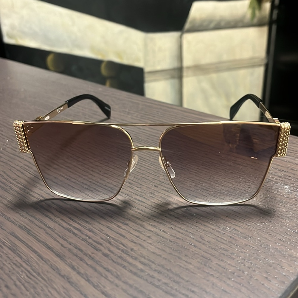 Moschino sunglasses